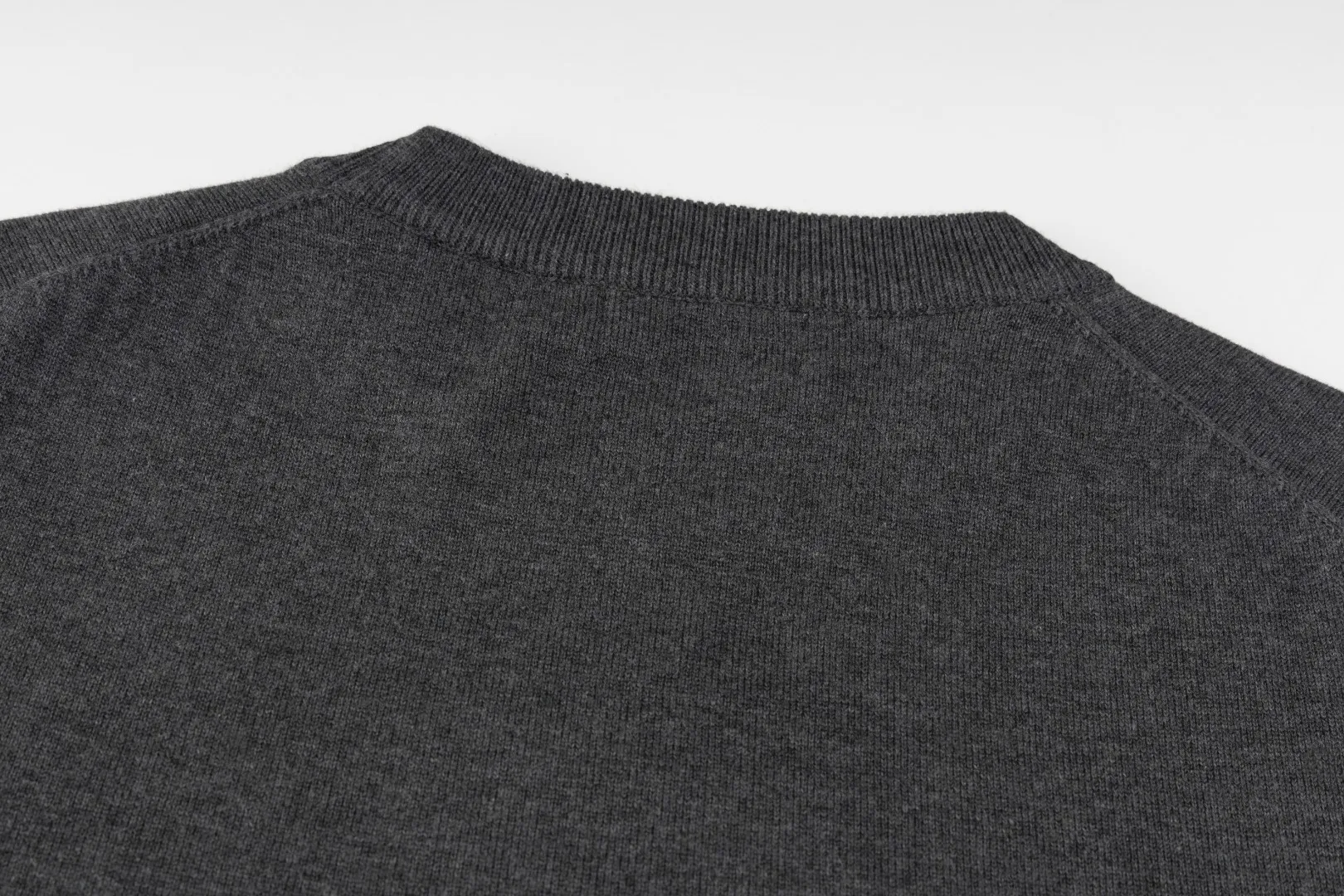 P206 #R80 Ralph Lauren Knitted Pony Embroidered Round Neck Pullover Sweater Official Website Synchronized Same Style for Men and Women Sizes: S-XL Color: White Blue Khaki Army Green Dark Gray Gray Navy Red Label Navy Blue White Label Black White Label Black Red Label Classic Cotton Yarn 100% White Cotton High Quality Goods Classic styles have always been popular! The workmanship details are very good! The simple round neck pullover sweater is always the standard, with classic brand embroidery on the chest! All major stars have the same style! Best for couples. High quality goods! Xinjiang cotton micro-elastic and smooth fabric has excellent quality. Pure cotton is soft and skin-friendly. Size: S M L